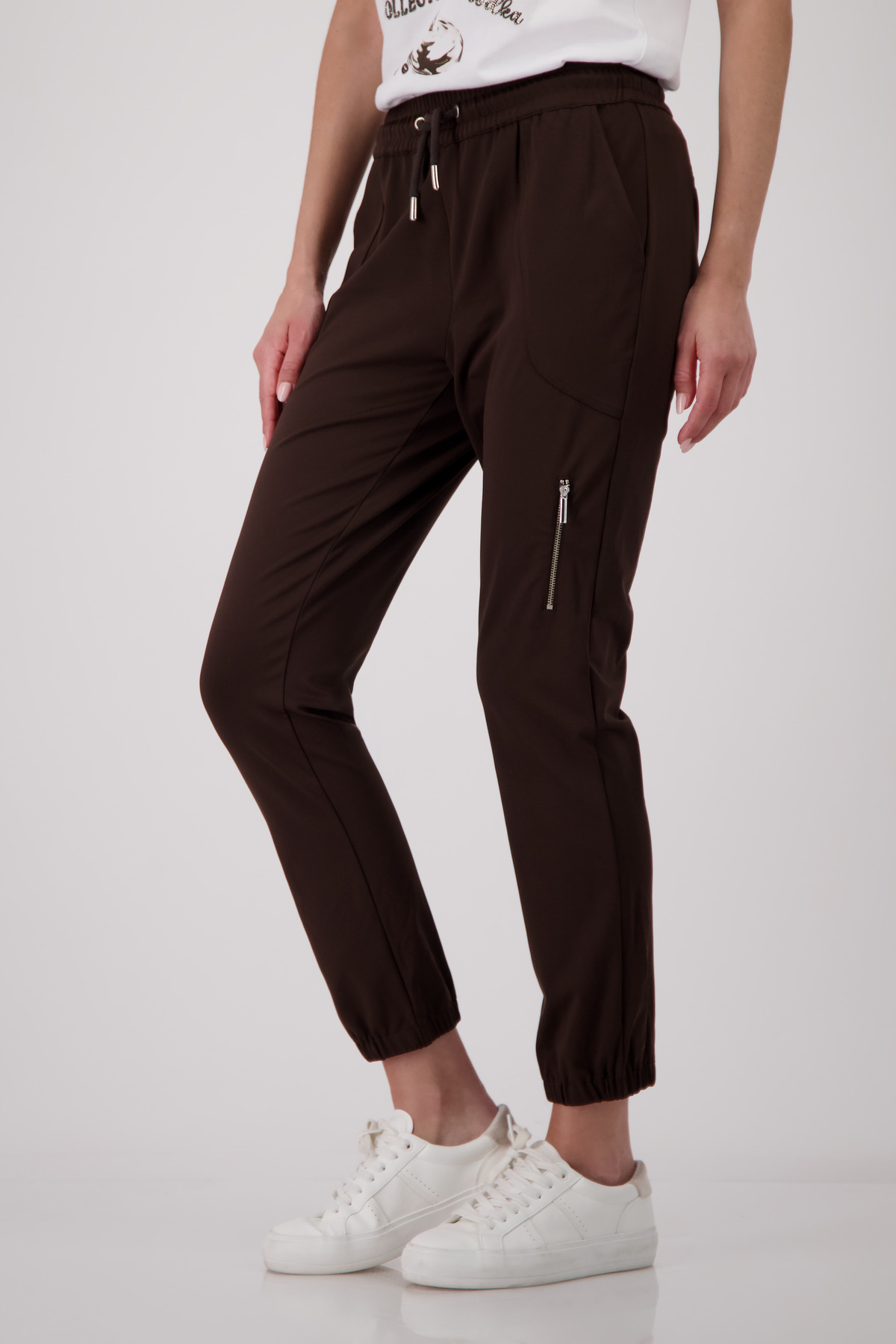 Jogger mit Reissverschlusstasche von Monari