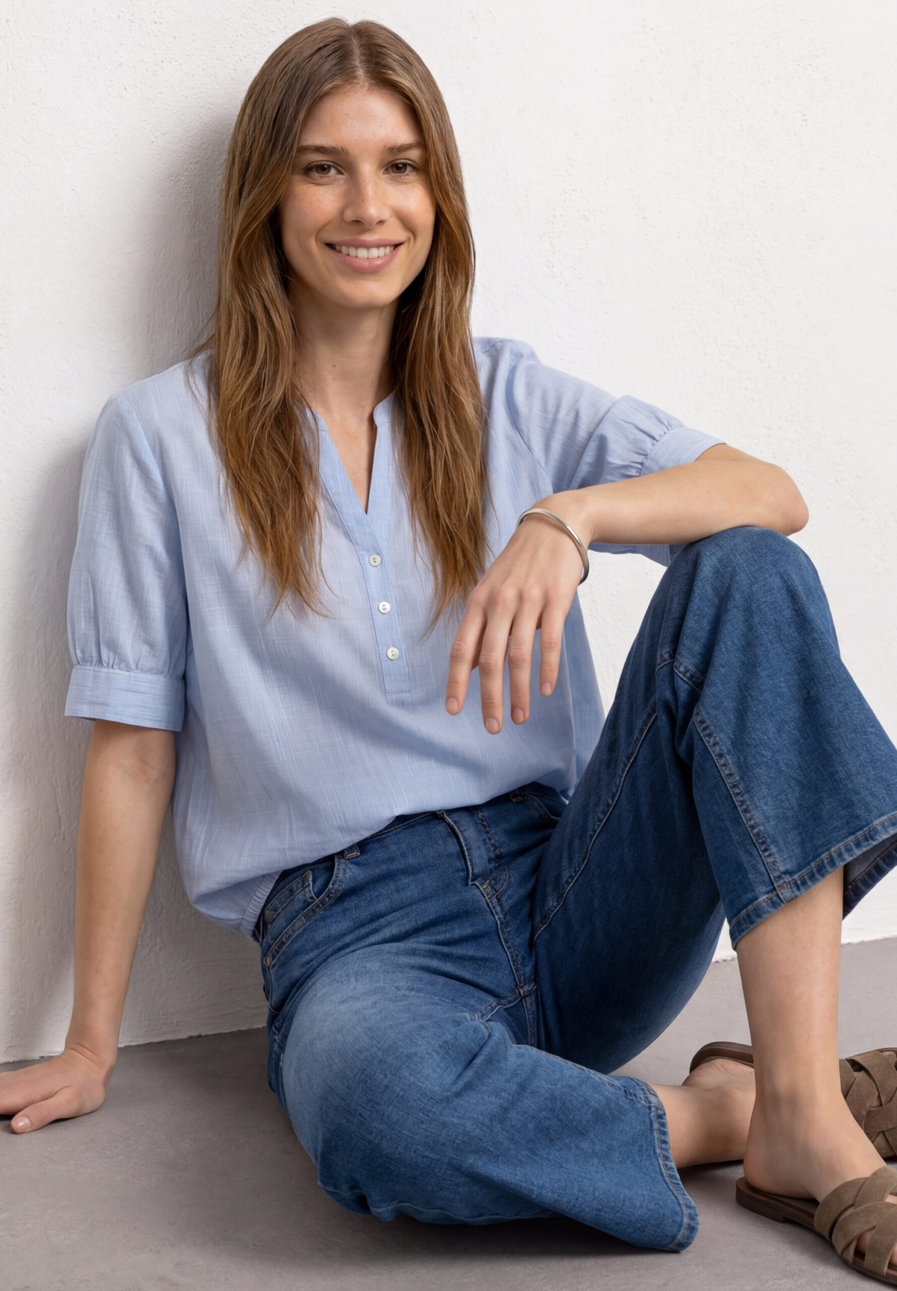 Chambray Bluse mit Split Neck und Elastiksaum von Street one