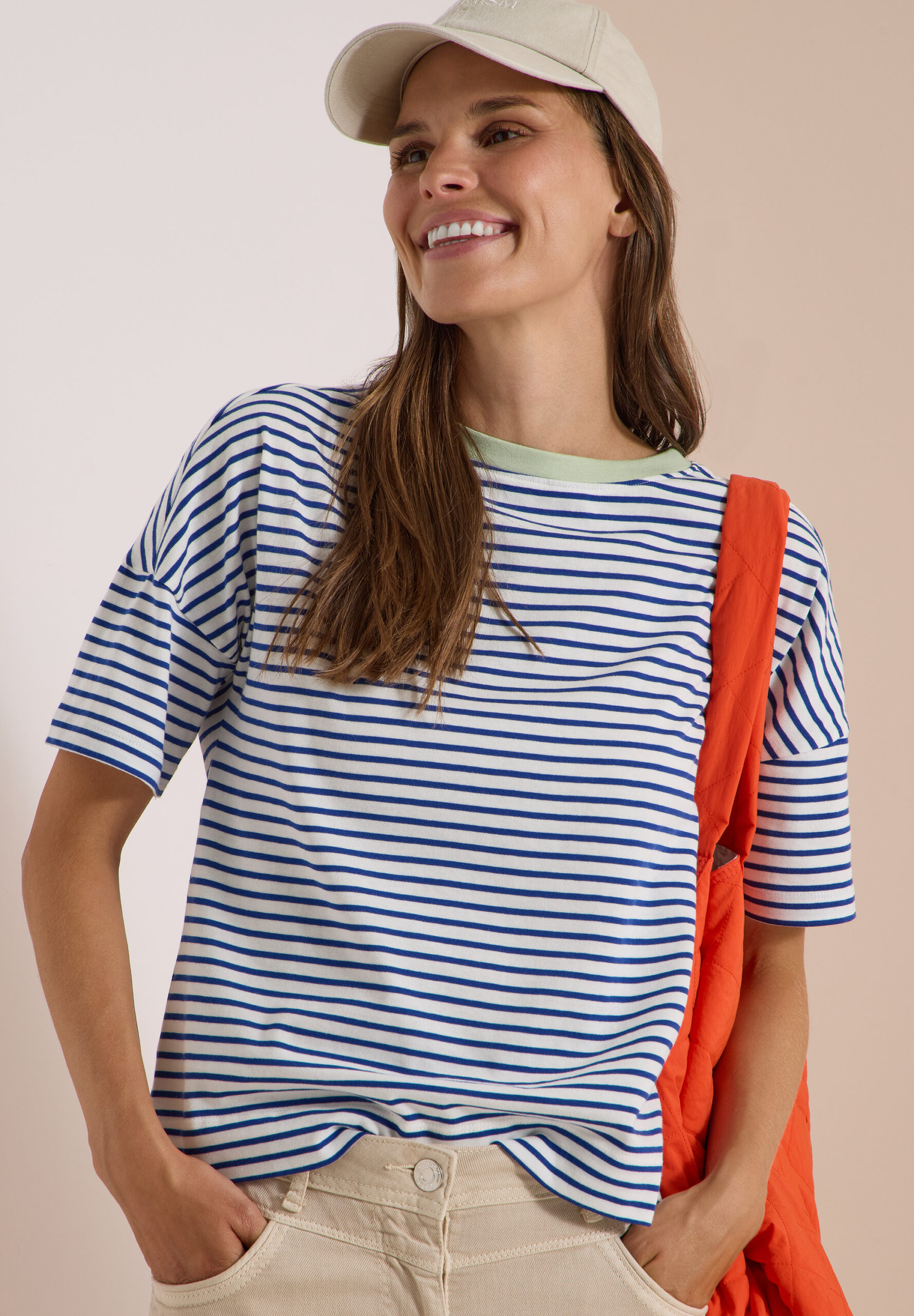 T-Shirt mit Streifen und Kontrastdetail von Cecil