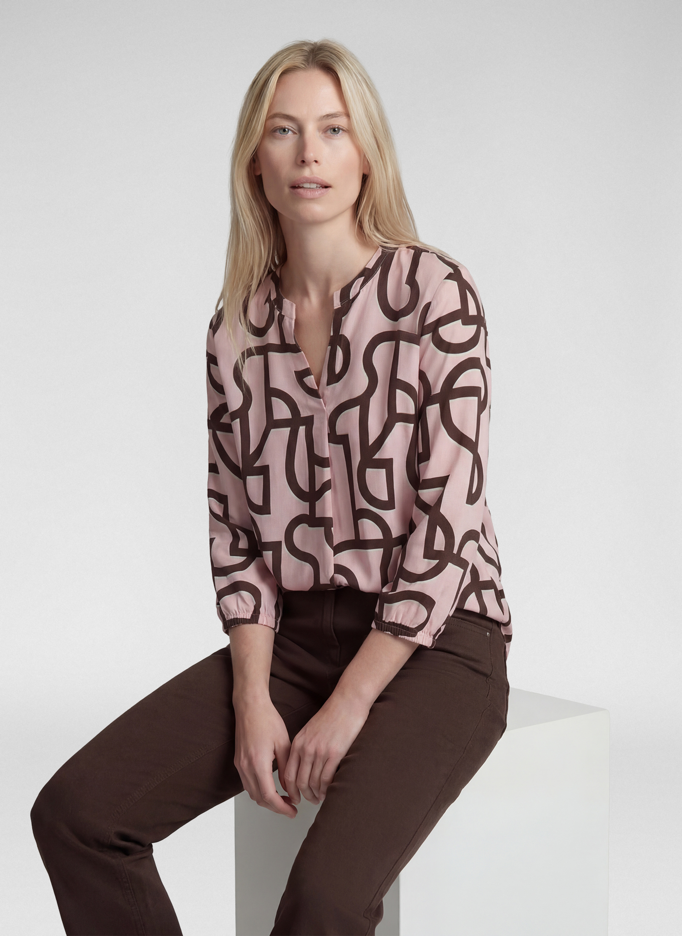 Bluse mit grafischem Allover-Dessin von Rabe