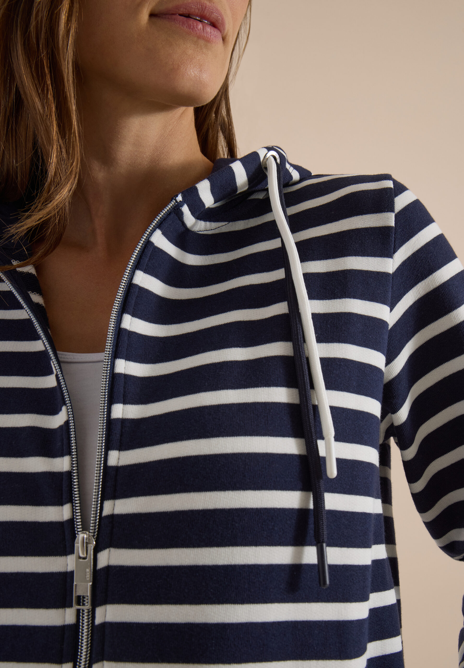 Jacke mit Kapuze und Struktur von Cecil