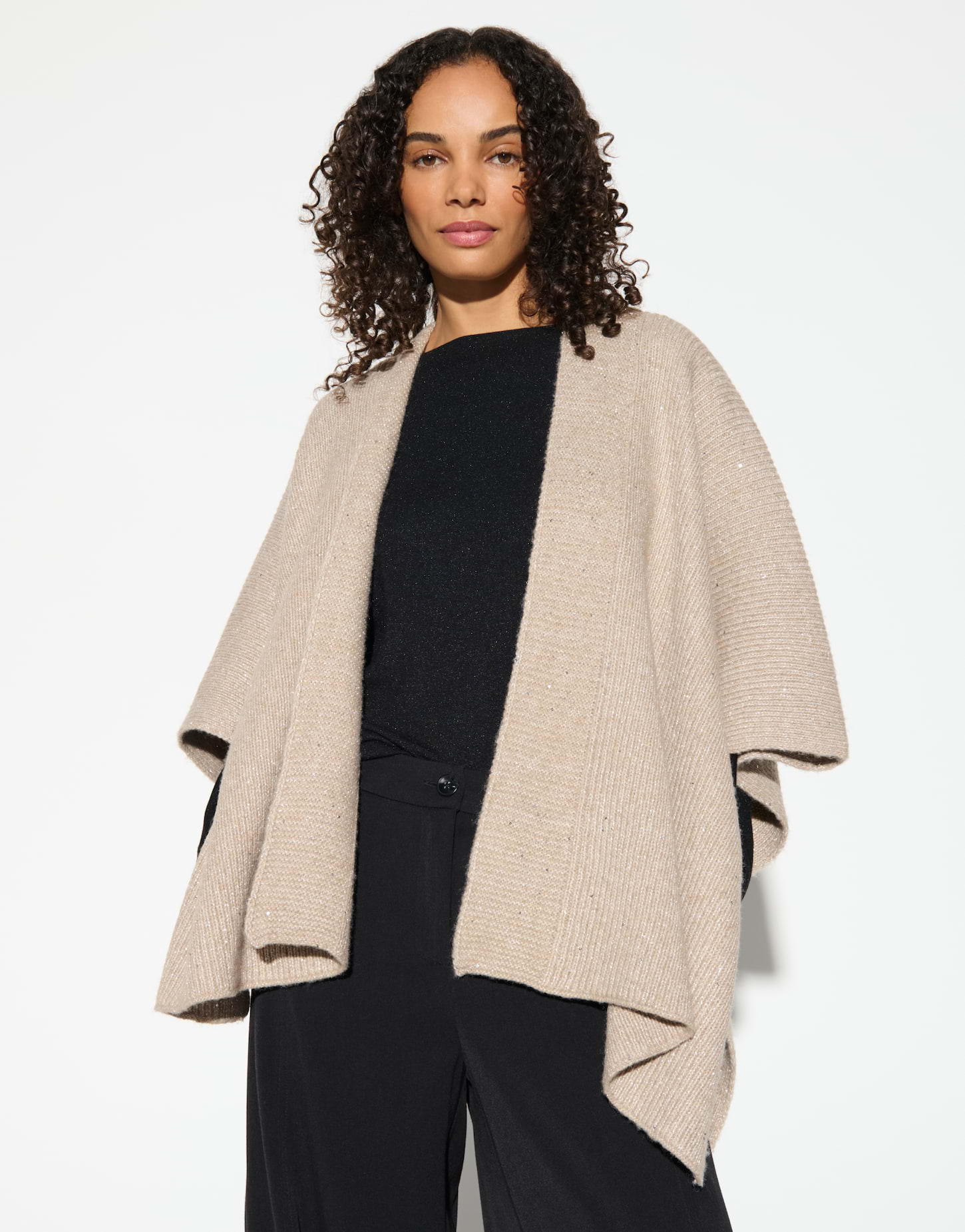 Rippstrickcape mit dezentem Glanz von Opus