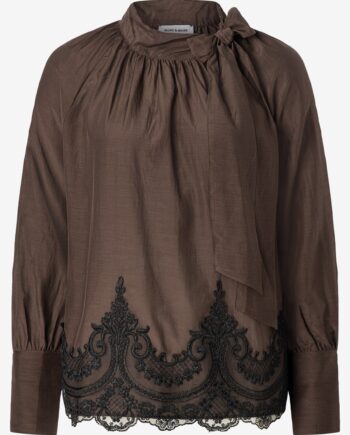 Bluse mit Schluppe und Spitzensaum von More&More