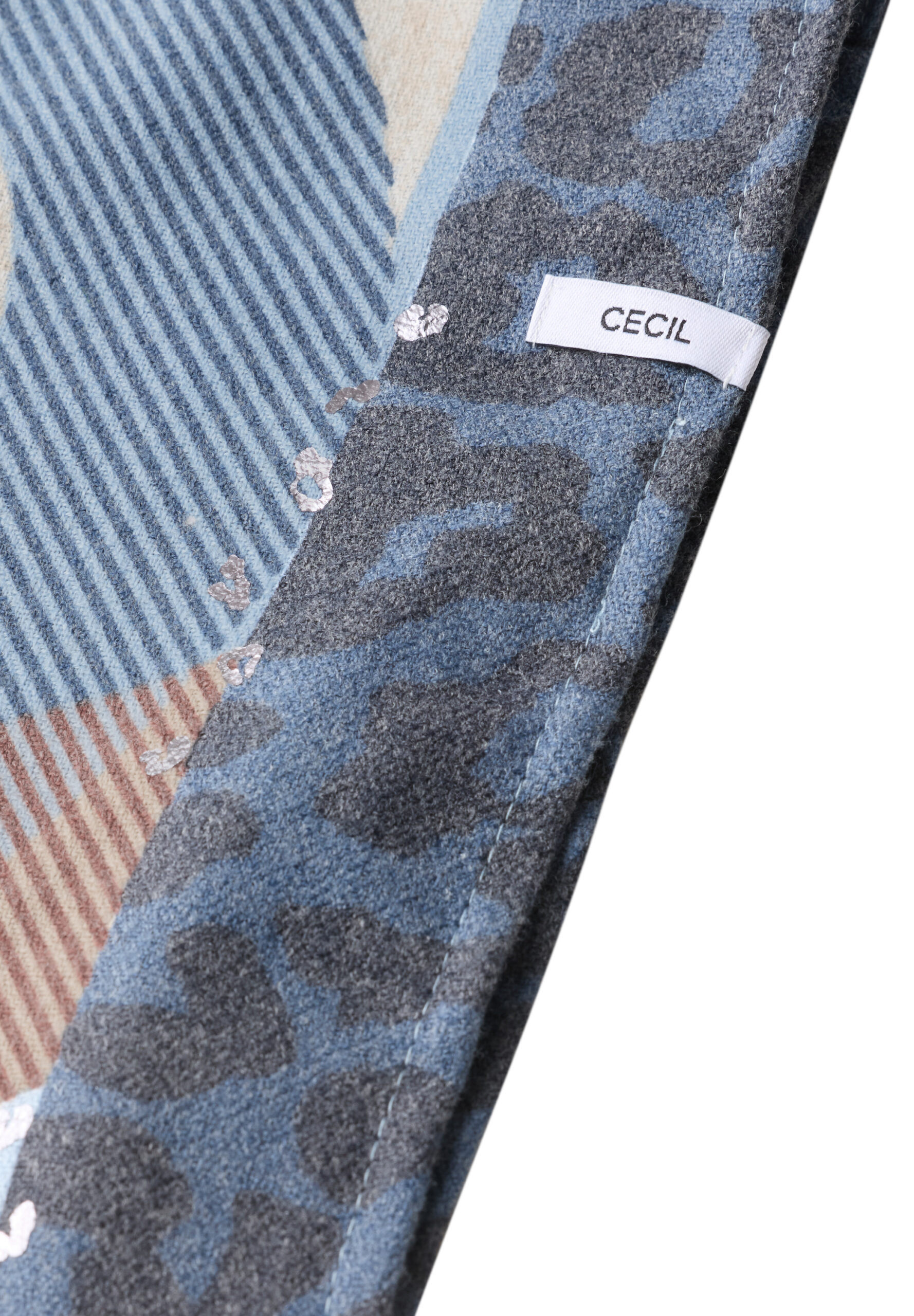 Loop-Schal mit Muster-Mix und Foliendetails von Cecil
